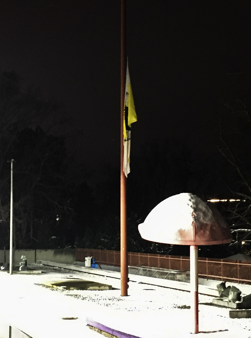 HALBMAST HALBMAST