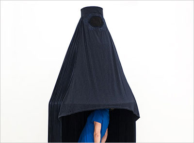 Begehbare Burka, 2014